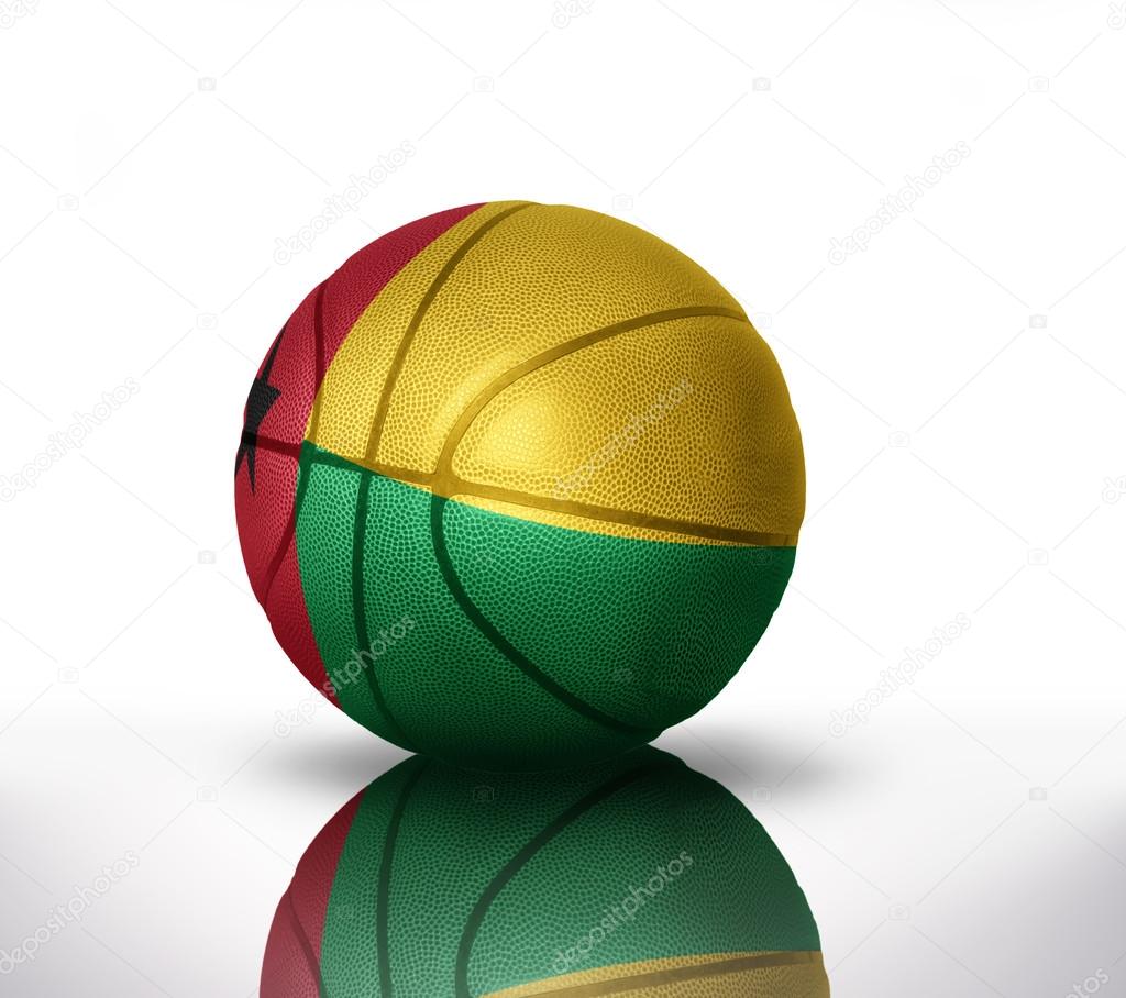 Squadra di basket in posa sul parquet
